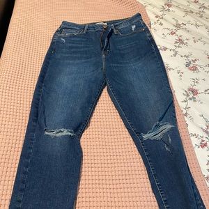 Forever 21 distressed jeans 31
